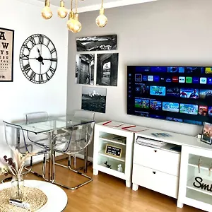 Apartamento Maravilloso Centrico De 70m2, Jardin Propio 40m2 Con Piscina Ninos Y Parking Opcional, Málaga